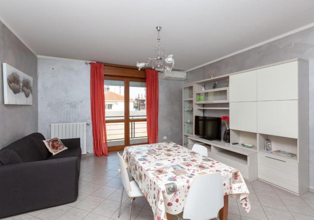 Comfy Cozy Apartment Close To Metro Turin Exterior photo