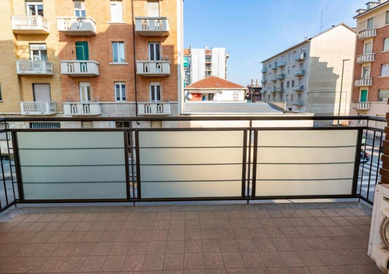 Comfy Cozy Apartment Close To Metro Turin Exterior photo